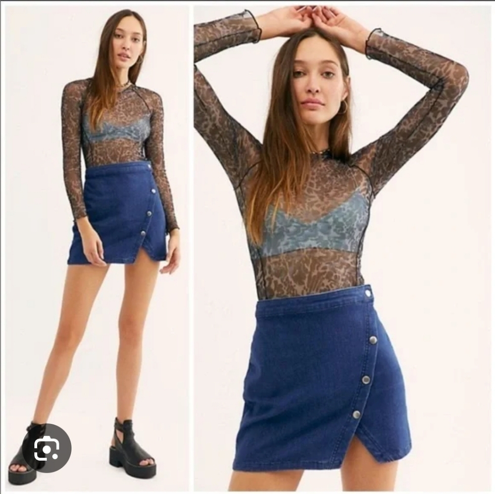 We The Free Women’s Skirt Denim Wrap Mini Button Front Blue Casual Size 6